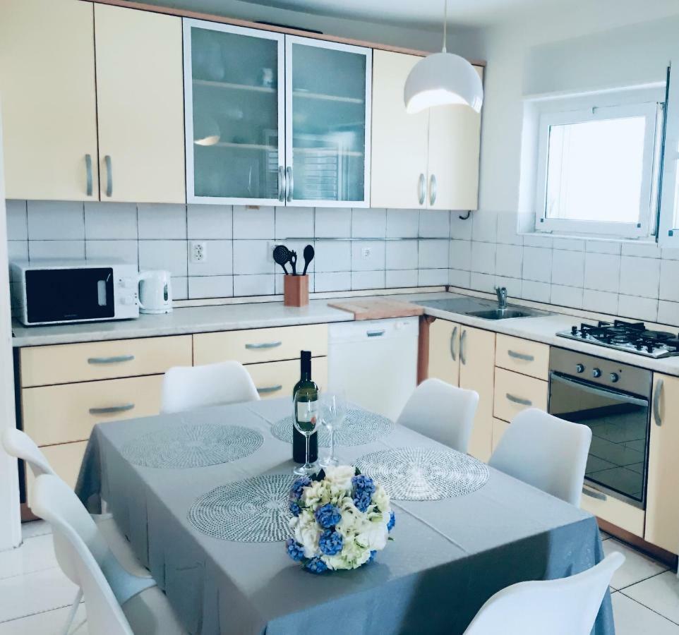 Apartman Grey 2 Minutes From Sea Apartment Макарска Екстериор снимка